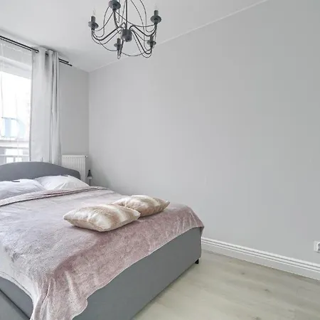 600 River House Apartment *